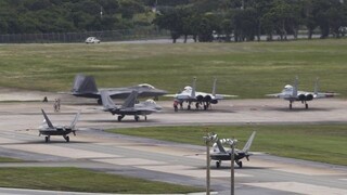 Východné krídlo NATO majú podporiť aj americké stíhačky, pristáli v Poľsku